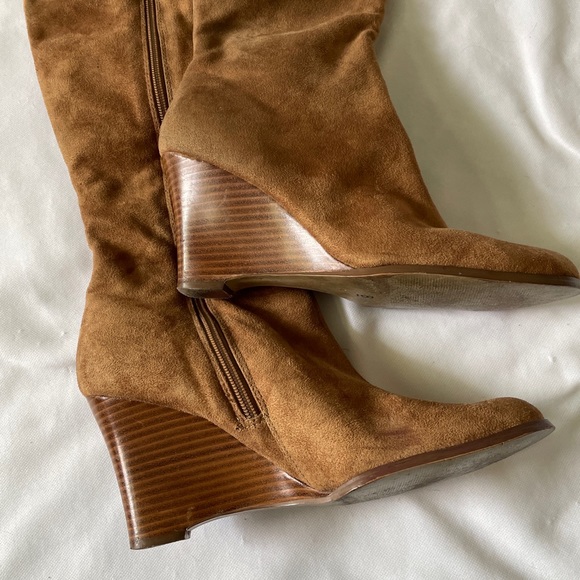 Fashionable Bakers Knee High Boots Brown Suede Wood Wedge Heels 8.5 B - Picture 9 of 12